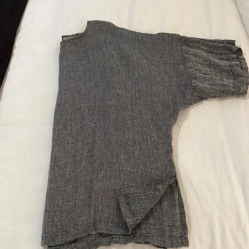 Salt & Pepper Linen Top - Picture 4 of 4
